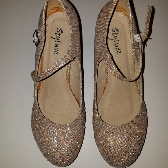 😊♡Stylnxe, size 9, womens wedge shiney gold tone - Picture 6 of 7